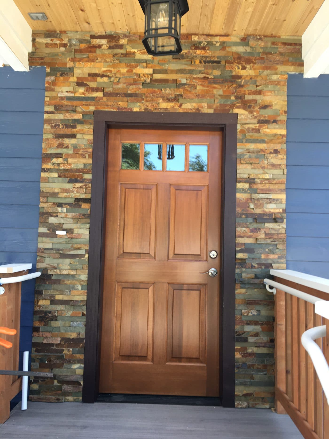 The welcoming front entrance of Cascade Country Care