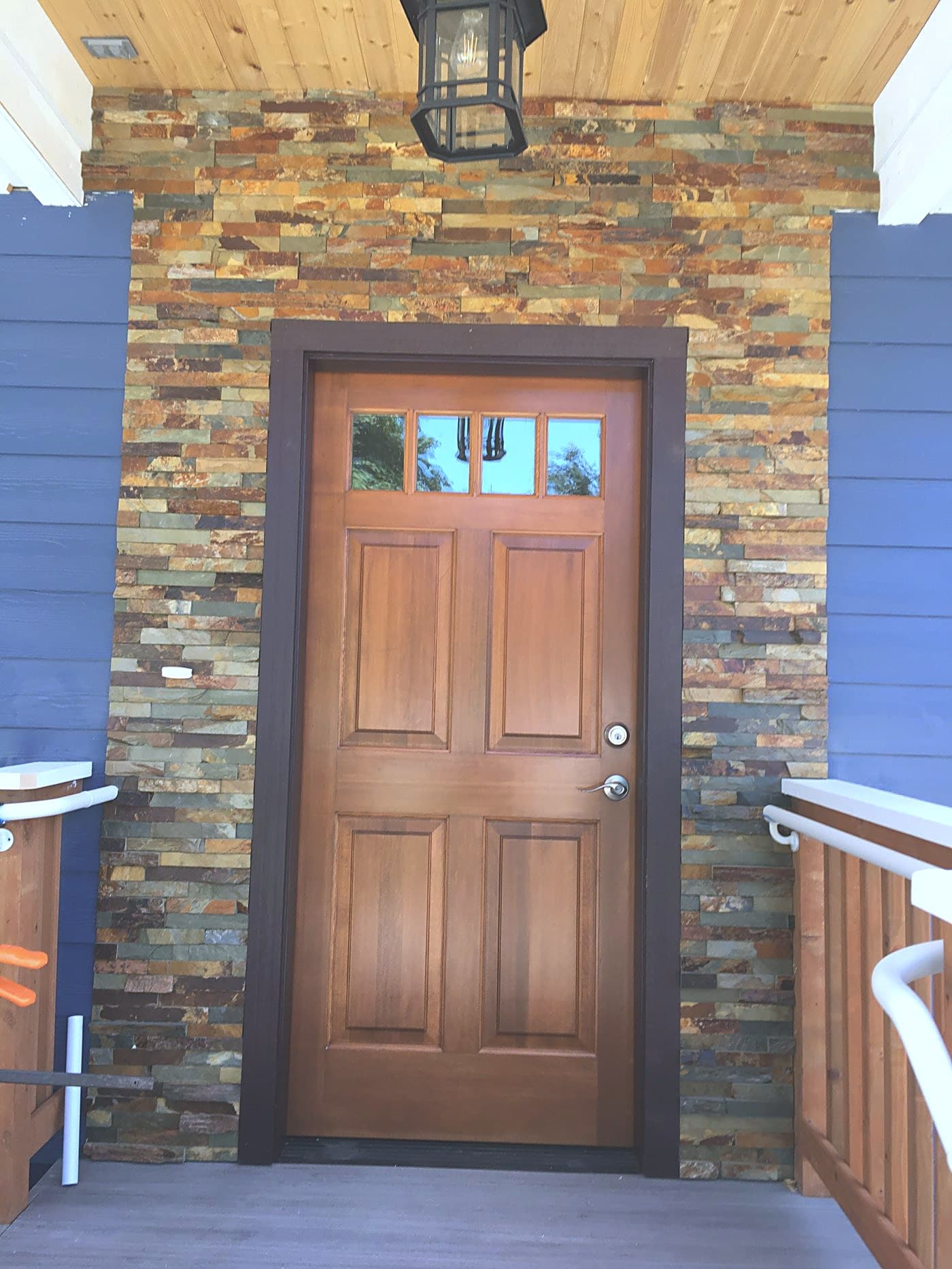 The welcoming front entrance of Cascade Country Care